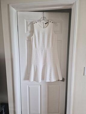 Tommy HILFIGER Sleeveless White Mini Dress with Button-Accent Shoulders